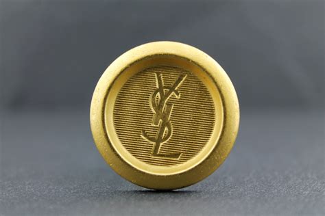 boutons yves saint laurent
